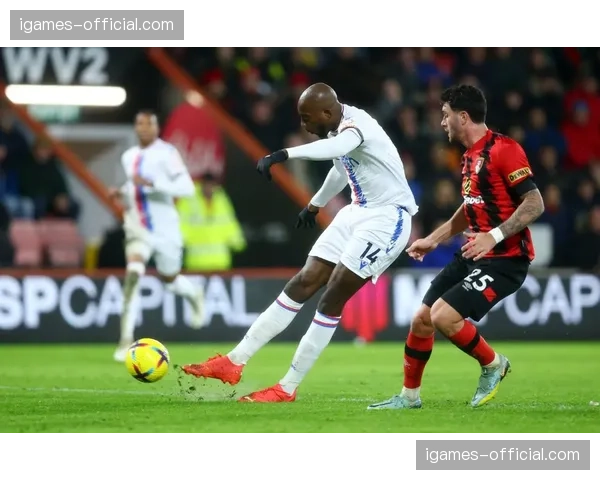 即时战报:水晶宫2-1逆转伯恩茅斯,埃泽任意球直接得分 即时战报:水晶宫2-1逆转伯恩茅斯,埃泽任意球直接得分